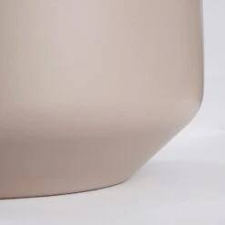 Mica Decorations Amber Bloempot - H26 X Ø28 Cm - Mat - Taupe 7 Mica Decorations Amber Bloempot - H26 X Ø28 Cm - Mat - Taupe -Populair Tuinmeubilair 16f9608fa05f46ea8c43787bad99f1e5